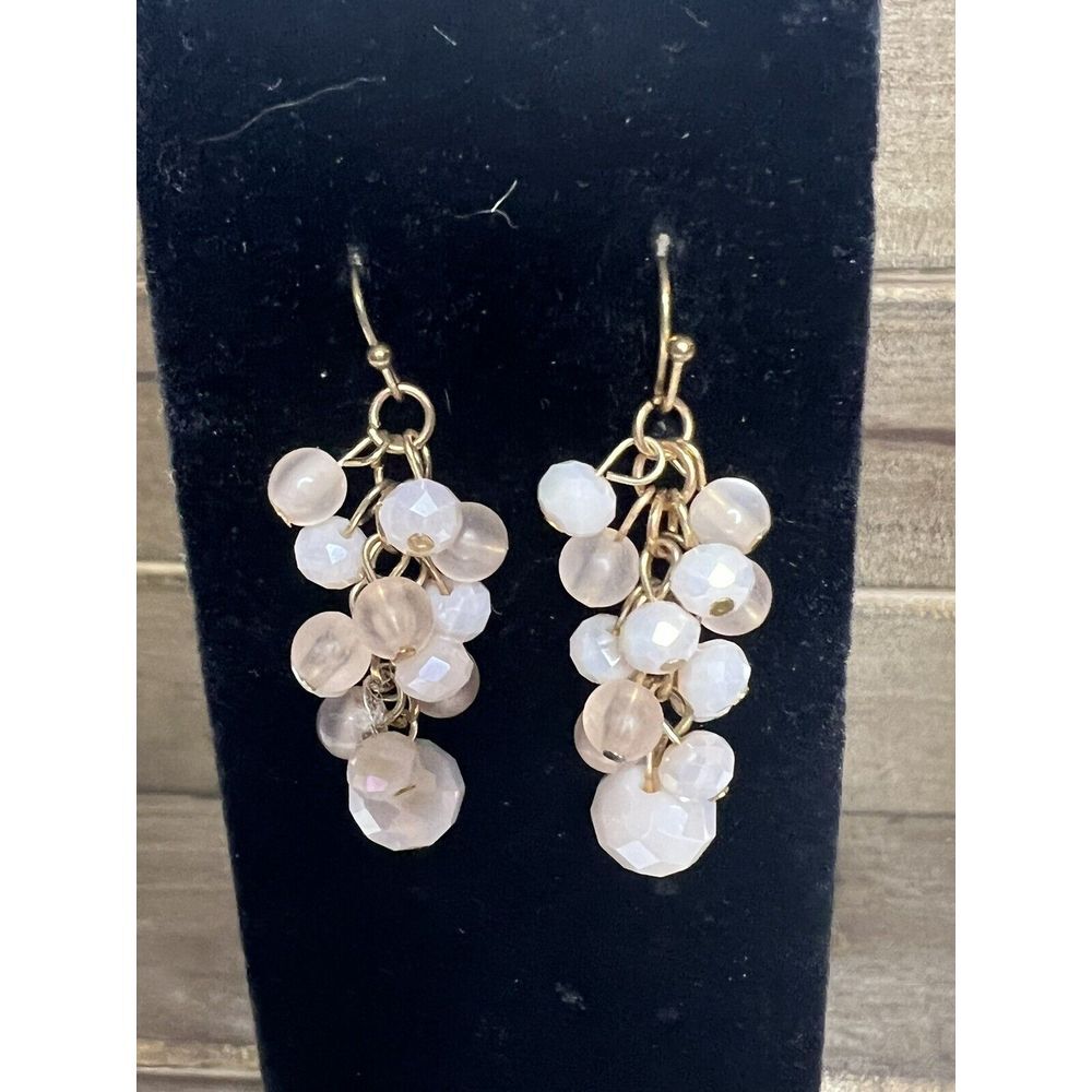 white and‎ light pink beaded cluster dangle earrings gold tone vintage